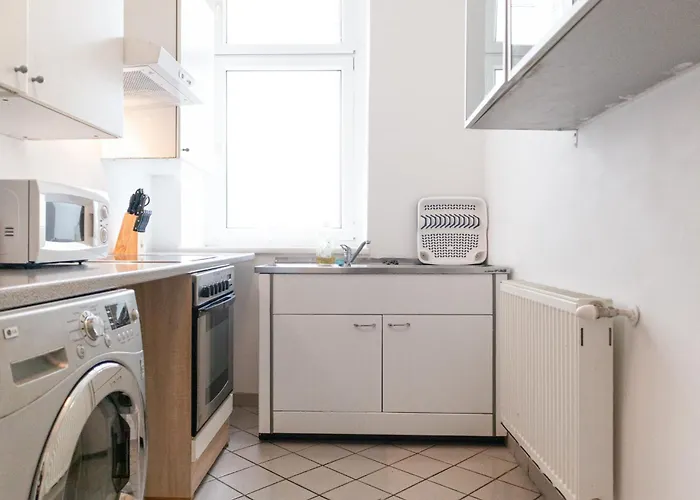 & Lovely Private In 3br Shared Apt, With Smart Tv & Wifi *
