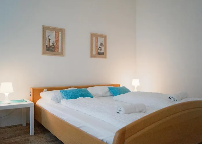 Apartment & Lovely Private In 3br Shared Apt, With Smart Tv & Wifi *