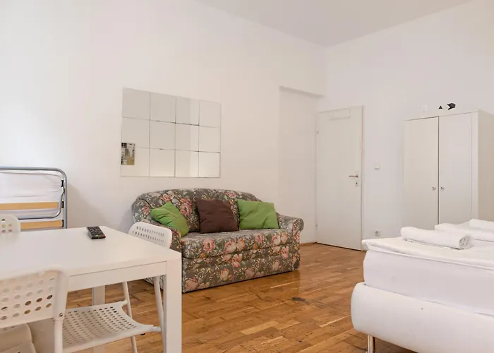 & Lovely Private In 3br Shared Apt, With Smart Tv & Wifi