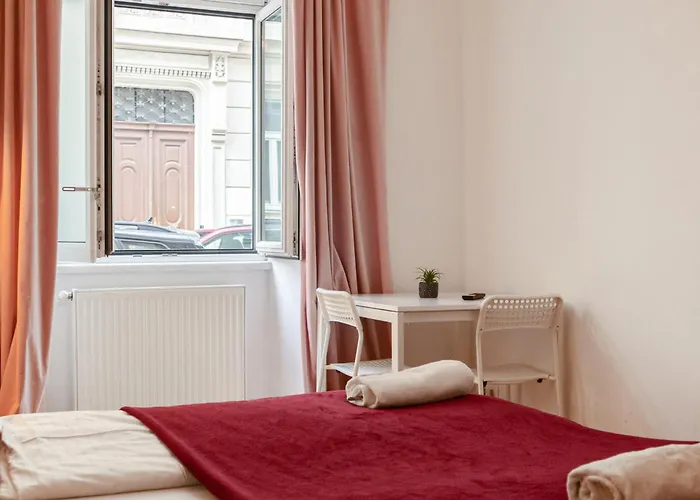 Apartment & Lovely Private In 3br Shared Apt, With Smart Tv & Wifi *