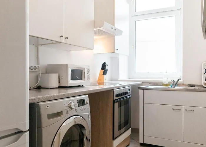 & Lovely Private In 3br Shared Apt, With Smart Tv & Wifi Apartment *
