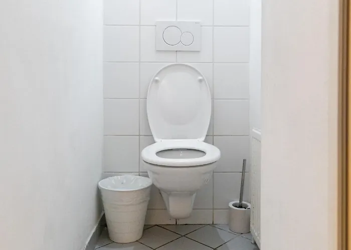 Apartment & Lovely Private In 3br Shared Apt, With Smart Tv & Wifi *